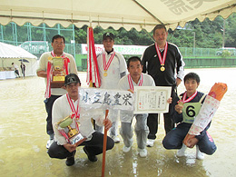 優勝した小豆島豊栄チームの写真